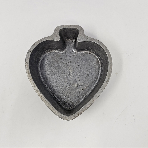 Vintage 2-Piece Cast Aluminum Cake Mold Chocolate Sitting Hen Chicken Farm - Picture 1 of 6